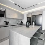 Luka Apartman